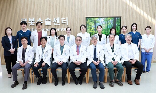 인하대병원 로봇수술센터 의료진의 모습.