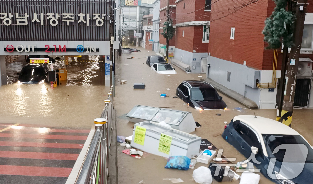 "시장도·역도 잠겨"…인천 '200mm 극한 호우'에 신고 폭주(종합2보)