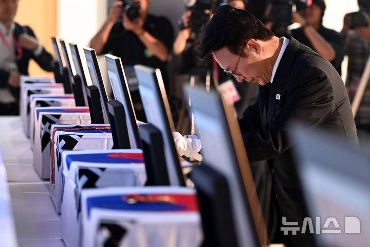 김 총리, "하늘과 국민이 가장 두렵고 감사"…광복 80주년 기념예배