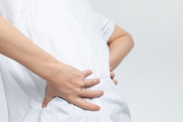 척추측만증은 통증이나 운동 능력 저하 같은 증상이 뚜렷하지 않다.